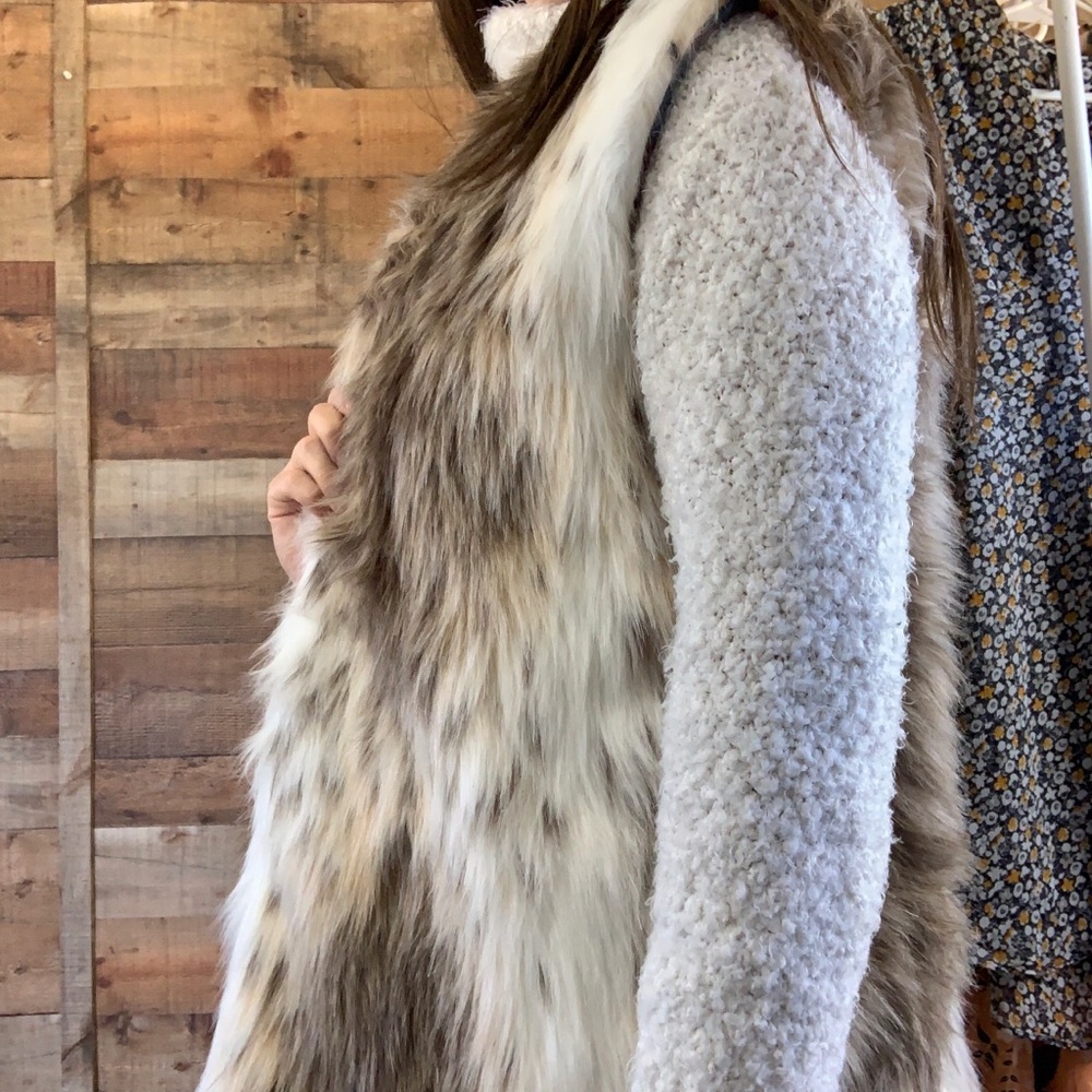 Mottled Faux Fur Vest - Picture 6 of 6